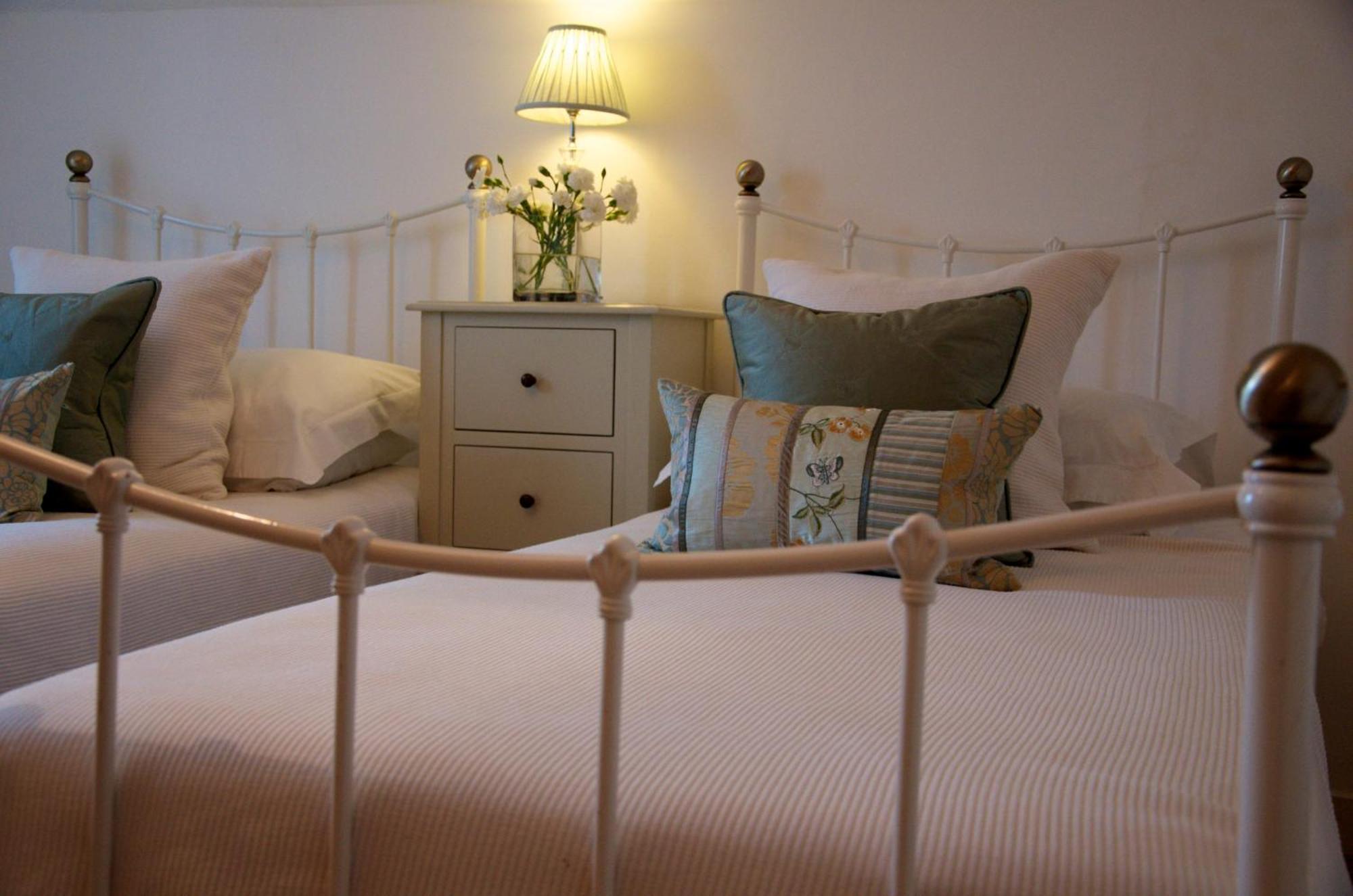 Onefifty Bed & Breakfast Cowes  Exterior photo