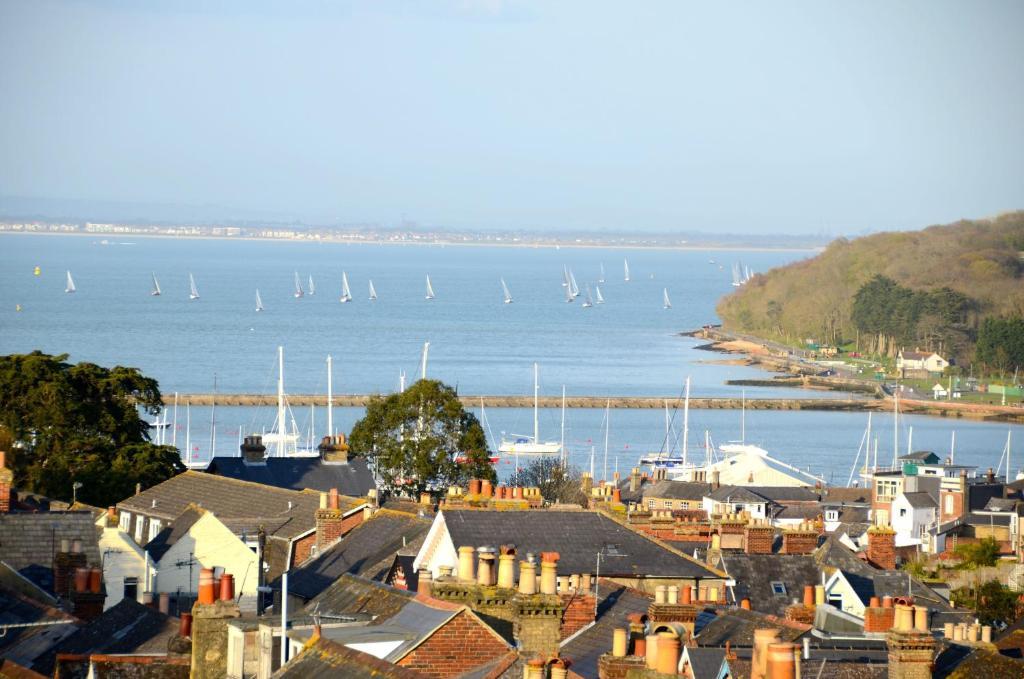 Onefifty Bed & Breakfast Cowes  Exterior photo